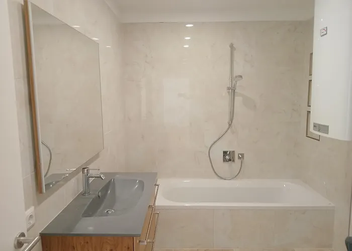 Central-6 Guests-large-livingroom-2-bedrooms * Viyana