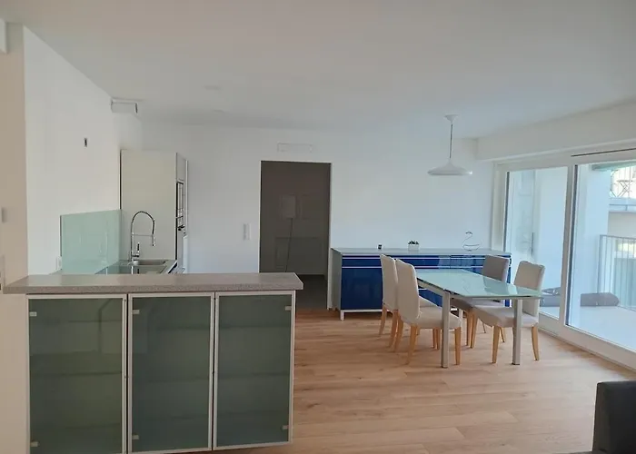 Central-6 Guests-large-livingroom-2-bedrooms * Viyana